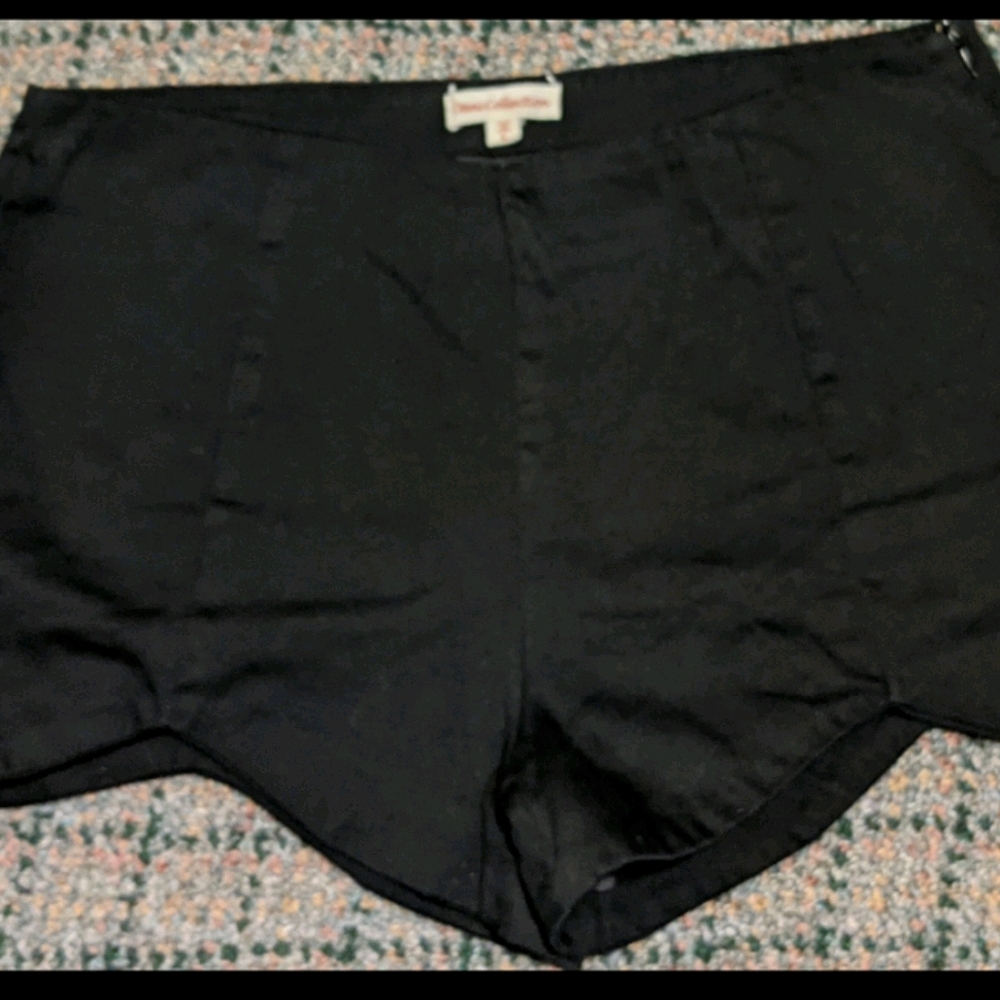 Dani Collection side zip black shorts sz L used